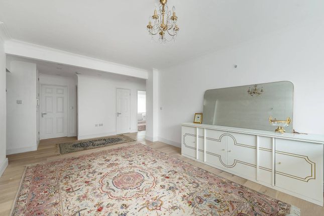 Flat for sale in Abbots House, Holland Park, London