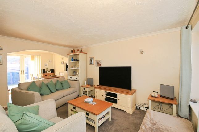 23, Godwit Close, Peterborough photo 2