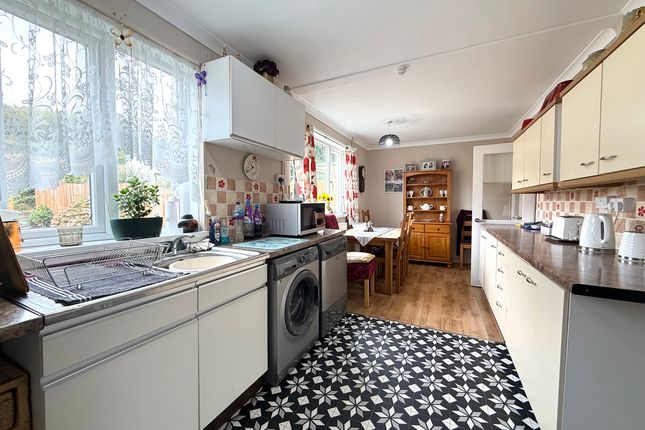 85 Maescynon, Aberdare photo 5