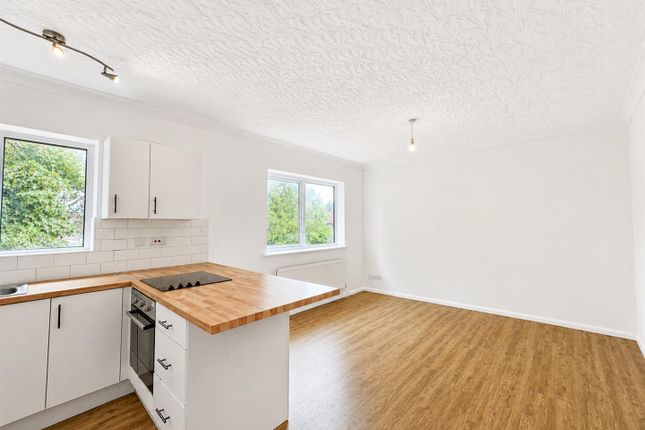 Flat 3 St Marys Court, 52, Glamis Street, Bognor Regis photo 2