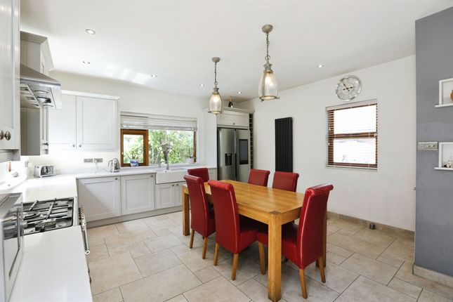 Fen Place Bungalow, East Street, CRAWLEY photo 4