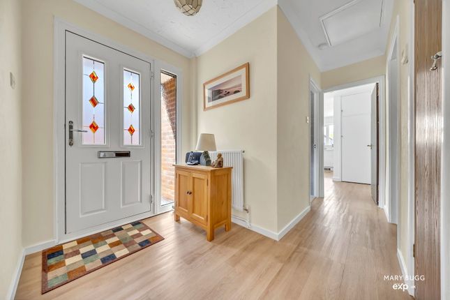 37, Chaplin Close, Chelmsford photo 2