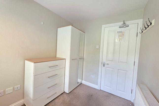 Denton Close, Luton photo 4