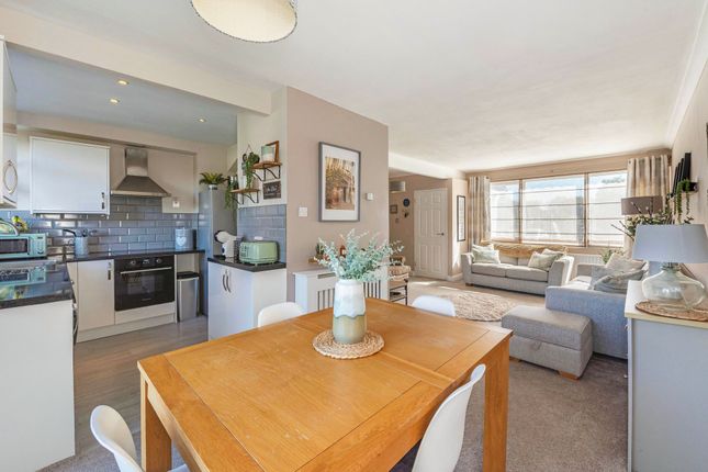 21 Grove Park, Chichester photo 2