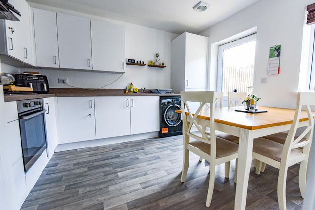 18, Foundry Rise, Dursley photo 2