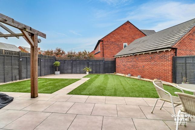 42 Violet Walk, Lichfield photo 4
