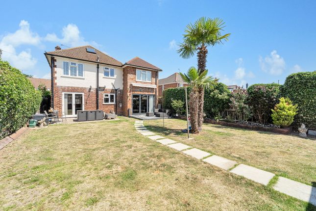 47, Stepgates, Chertsey photo 4