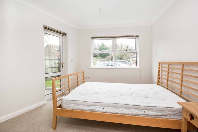 Flat 1 Crichton Court, West End Road, Mortimer Common, Reading photo 5