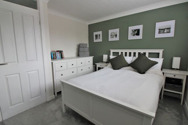 4, Madison Close, Gosport photo 4