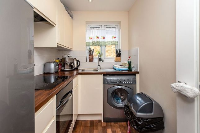 Flat to rent in Romilly Drive, Watford