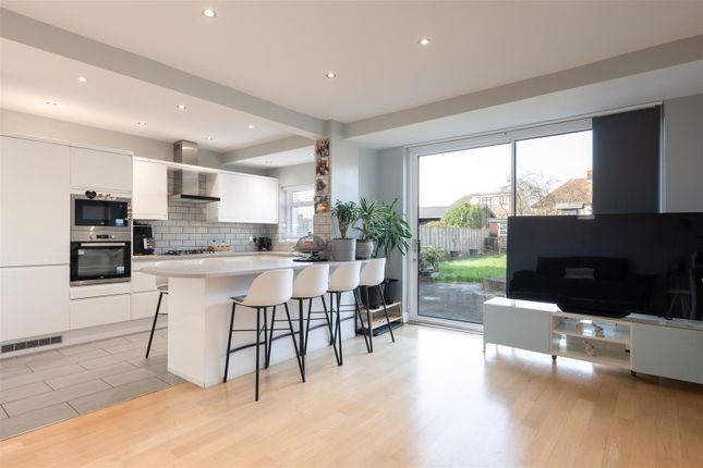 22, Osidge Lane, Southgate photo 4