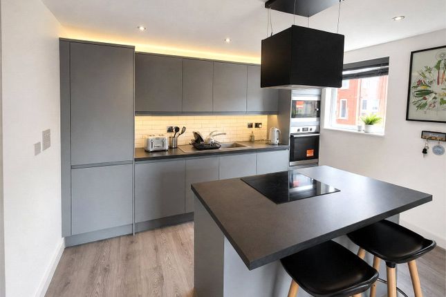 Room 1, Apartment 10, Platt House, 5, Elmira Way, Greater Manchester photo 5