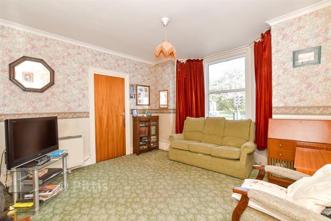 26, Medina Avenue, Newport photo 4