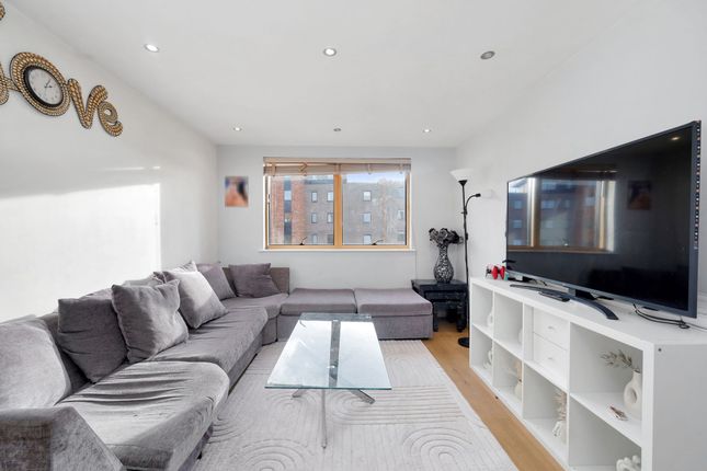 1-bed flat on 71 Gifford Road, London, £260,000