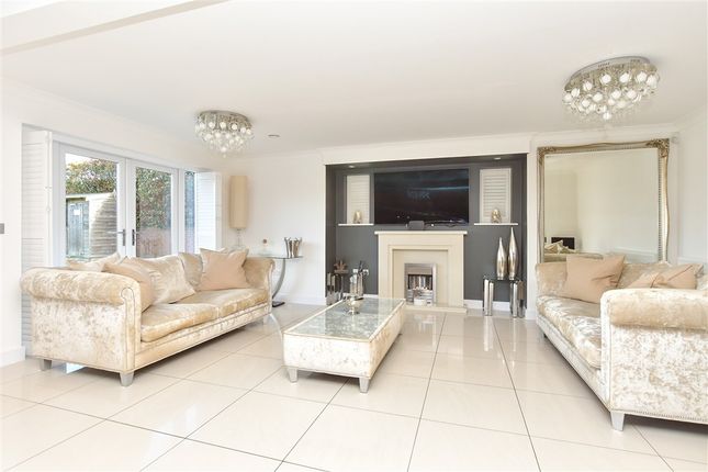 Hustlings Drive Eastchurch, Sheerness photo 2
