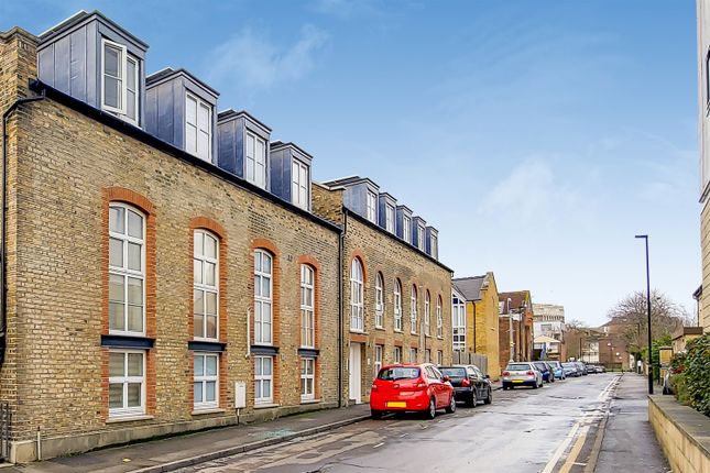Thumbnail Flat to rent in North Road, Brentford