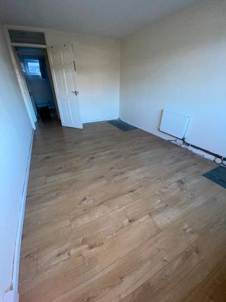 15, Longford Court, West Ewell photo 4