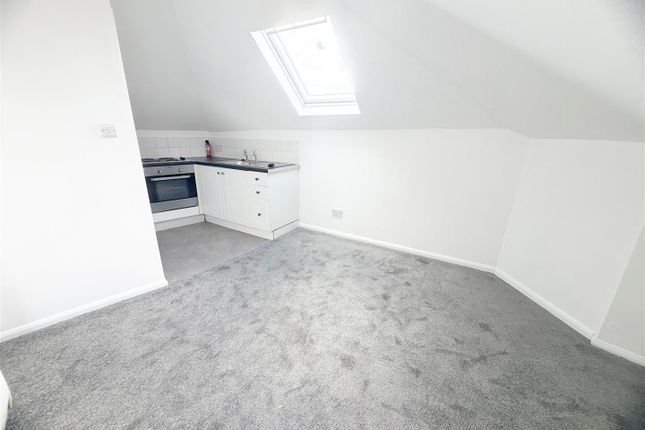 Sedlescombe Road North, St. Leonards-On-Sea photo 3