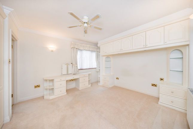 31, Hillrise, Walton-On-Thames photo 4
