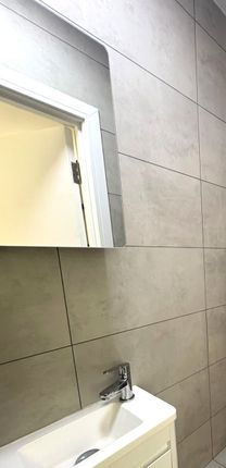 Flat 5, 128, Coburg Crescent, London photo 4