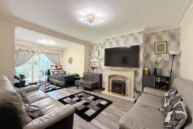 40, Rose Hill Road, Ashton-Under-Lyne photo 2