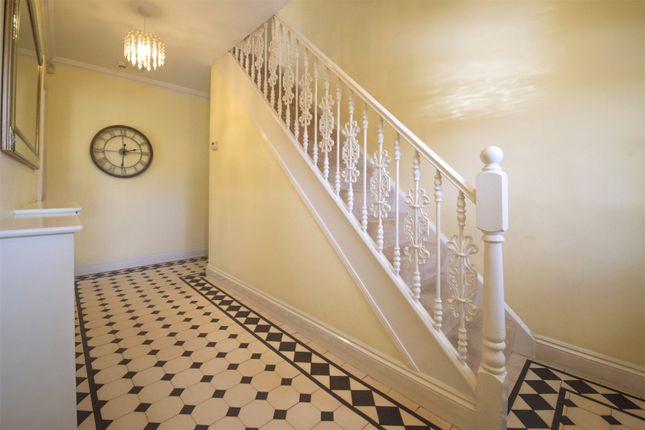 12, Westcar Lane, Walton-On-Thames photo 3