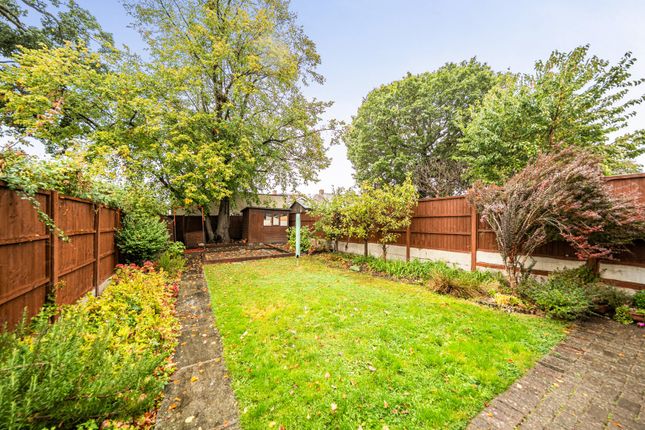 31, Summit Way, London photo 4
