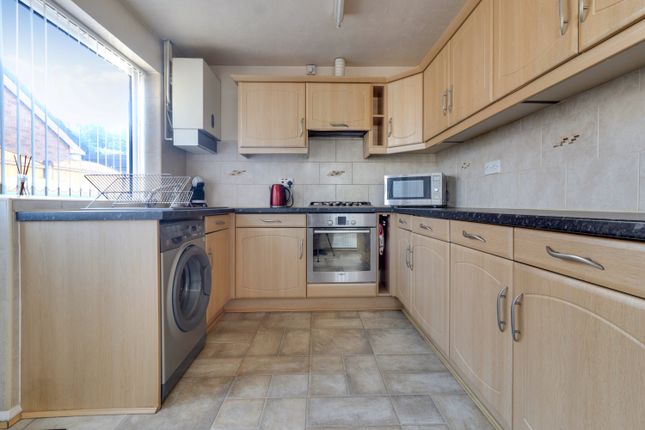 212, TOWNGATE, OSSETT photo 4