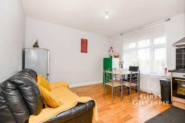 25B, Roxeth Green Avenue, Harrow photo 2