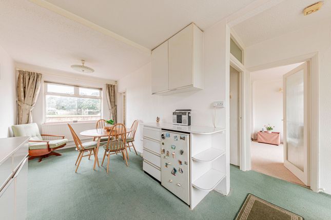 7 Barnfield Road, Faversham photo 5