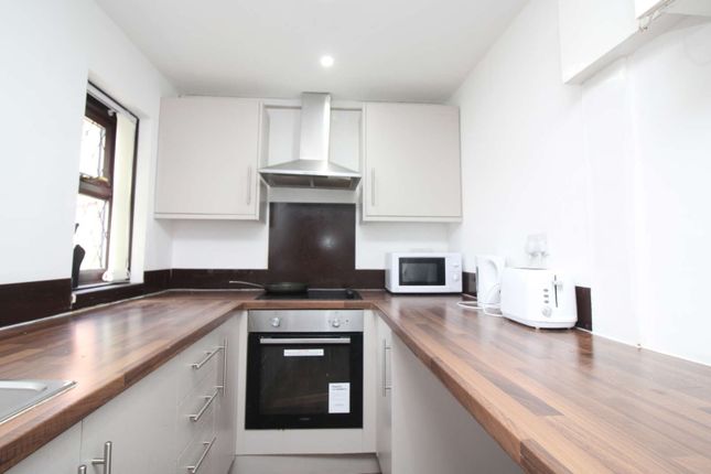 5, Sandhurst Grove, Leeds photo 4