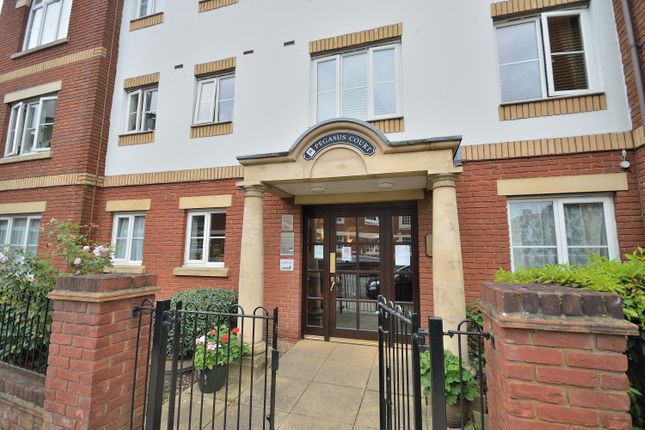 Pegasus Court , Greens Lanes , Winchmore Hill  photo 2