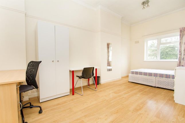 Flat to rent in Parson Street, London