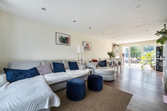 23, Fairwater Drive, Reading photo 2