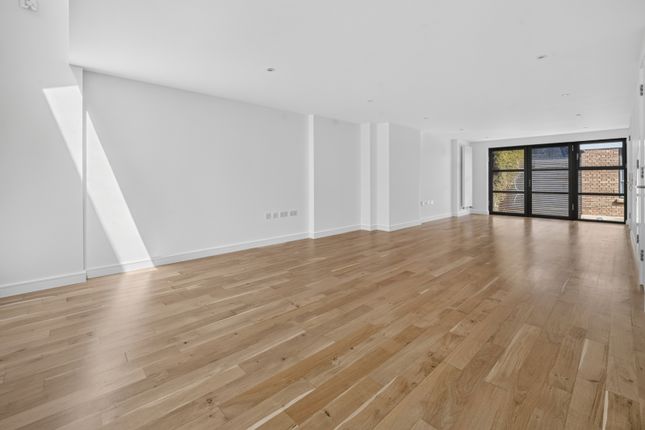 7 Ovanna Mews,, Buckingham Road, London photo 5