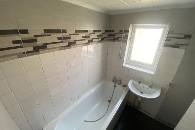 13 Olive Road, Plaistow photo 4