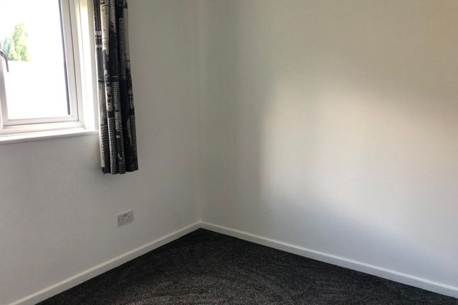 24 Collingwood Avenue, Newport photo 3
