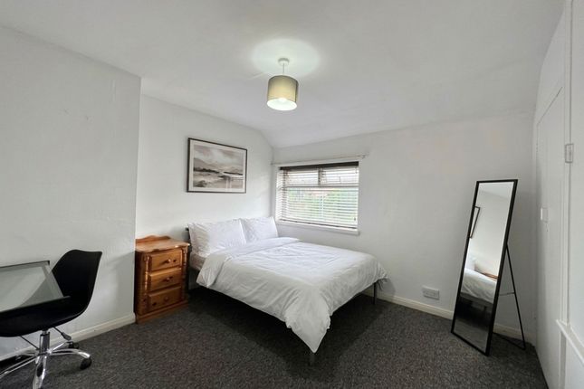 6 Bedroom Semi-Detached in BN2 4TA