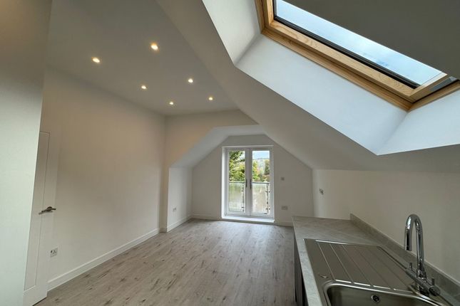Jee House , Flats 1-5, 140a, Kingsmead Road, High Wycombe photo 5