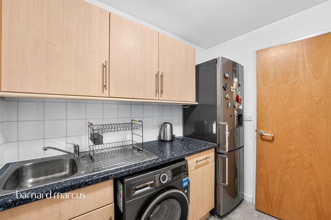 111b, Courtenay House, 9, New Park Road, London photo 4