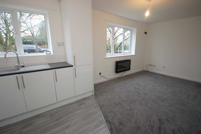 Thumbnail Flat to rent in St Annes Road, Denton