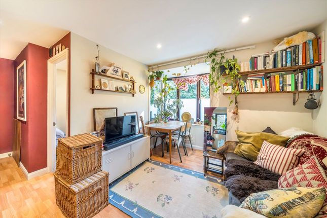 61, Linwood Close, London photo 3
