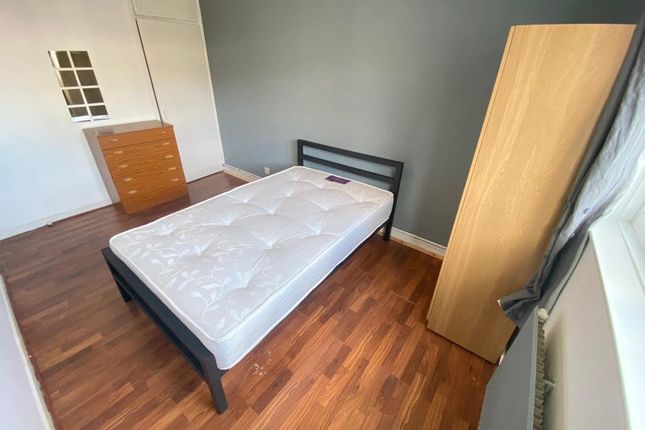 Flat 10 Buxton Court, Thoresby Street, London photo 5