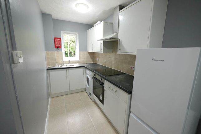 14, Tomsfield, Hatfield photo 4
