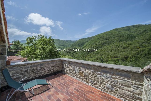 Town house for sale in Caprese Michelangelo, Tuscany, Italy