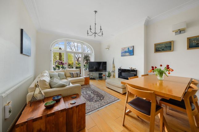 Flat to rent in Willoughby Road, Twickenham