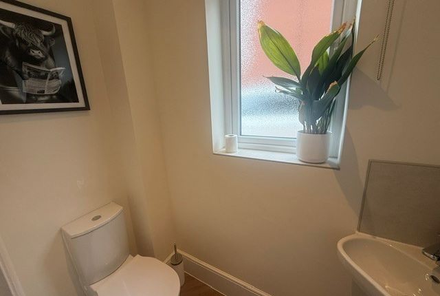 30, Ellesmere Port photo 3