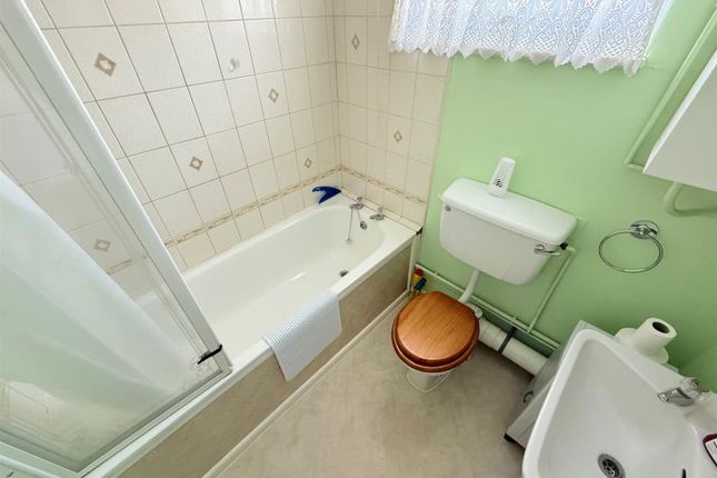 152, Beach Road Chalet Park, Great Yarmouth photo 4
