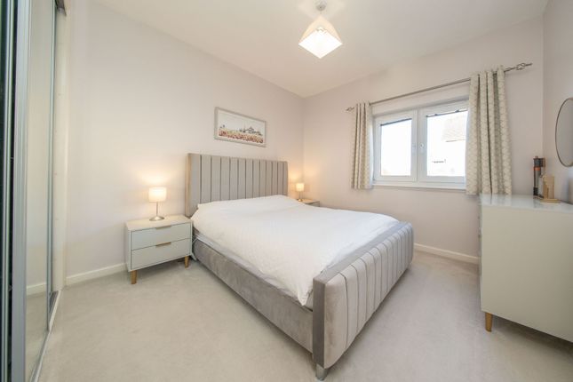30 Hawk Brae, Livingston photo 4