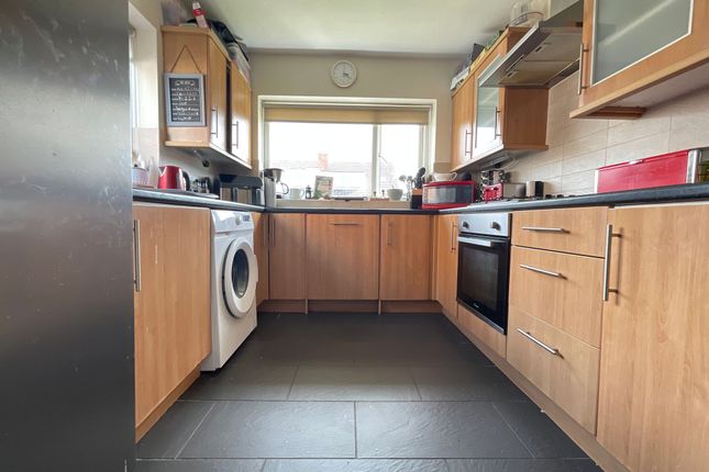 11 The Grove, Scarborough photo 3